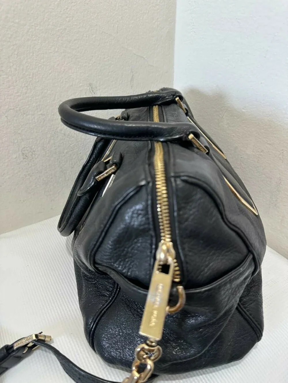 MICHAEL Michael Kors Vanessa Medium Chain Satchel in Black